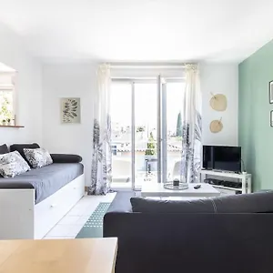 Beautiful With Terrace + Private Parking , Toulouse France